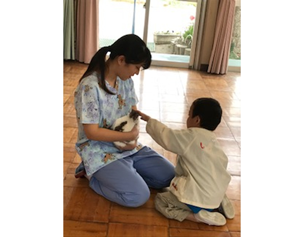 荒子幼稚園にうさぎがやってきた!