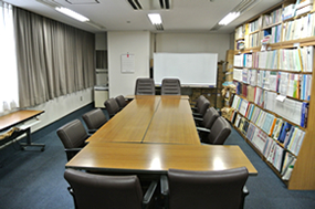 図書室(15名収容)